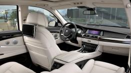 BMW serii 5 Gran Turismo F07 Facelifting (2014) - widok ogólny wnętrza