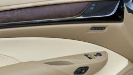 Cadillac ELR - drzwi kierowcy od wewnątrz