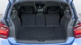 BMW M135i - tylna kanapa złożona, widok z bagażnika