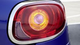 Mini Paceman - prawy tylny reflektor - włączony