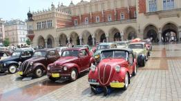&quot;Myszy&quot; na krakowskim Rynku, czyli Topolino Autoclub Italia w Polsce - Fiat 500