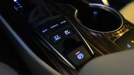 Toyota Camry 2.5 Hybrid Dynamic Force 218 KM- galeria redakcyjna - widok ogólny wnętrza z przodu