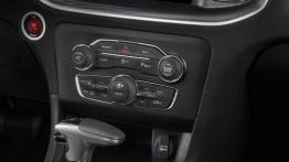 Dodge Charger SRT Hellcat (2015) - konsola środkowa
