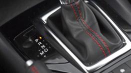 Mazda 3 III Sedan 2.0 120KM - galeria redakcyjna - skrzynia biegów