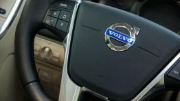 Volvo XC60 Facelifting 2.0 D4 181KM - galeria redakcyjna - sterowanie w kierownicy