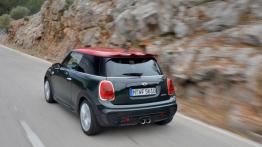 Mini John Cooper Works 2015 - widok z tyłu