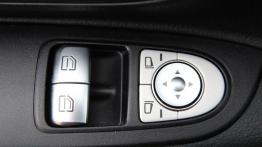 Mercedes Vito III Tourer 111 CDI - galeria redakcyjna - sterowanie w drzwiach