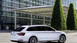 Skoda Superb III Combi (2015) - widok z tyłu