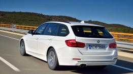 BMW 320d EfficientDynamics Touring Facelifting (2015) - widok z tyłu