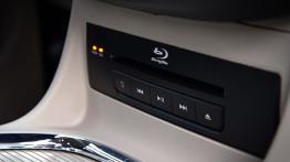 Lancia Voyager 3.6 V6 283KM - galeria redakcyjna (2) - napęd Blu-ray w konsoli środkowej