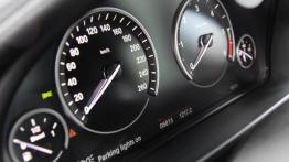 BMW X6 F16 xDrive30d 258KM - galeria redakcyjna - zestaw wskaźników