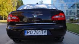 Skoda Superb II Sedan 2.0 TSI 200KM - galeria redakcyjna - widok z tyłu