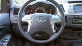 Toyota Hilux VII Podwójna kabina Facelifting 3.0 D-4D 171KM - galeria redakcyjna 2 - kierownica