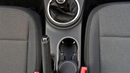 Volkswagen Beetle Hatchback 3d 1.4 TSI 160KM - galeria redakcyjna - tunel środkowy między fotelami
