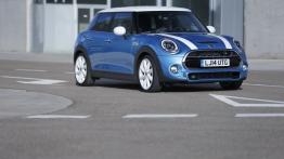 Mini Cooper S 2014 - wersja 5-drzwiowa - widok z przodu
