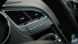 Peugeot 5008 Facelifting 2.0 HDi - galeria redakcyjna - konsola środkowa