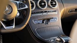 Mercedes klasy C 250 BlueTEC (2014) kombi - konsola środkowa