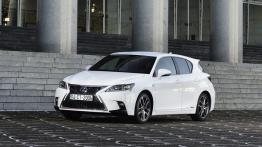 Lexus CT 200h Facelifting (2014) - widok z przodu
