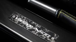 Aston Martin V8 Vantage N430 (2014) - listwa progowa