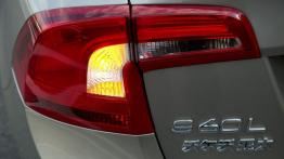 Volvo S60L (2014) - lewy tylny reflektor - włączony