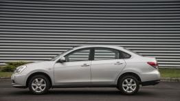 Nissan Almera 2013 - lewy bok