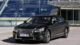 Lexus LS 460L (2013) - widok z przodu