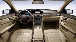 Mercedes Klasa E W212 - widok ogólny wnętrza z przodu