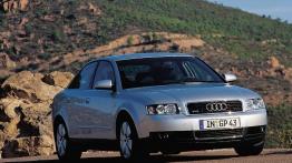 Audi A4 2001 - widok z przodu