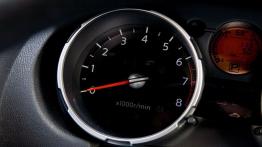 Nissan Rogue - obrotomierz