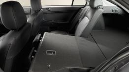 Mitsubishi Lancer IX Hatchback - tylna kanapa złożona, widok z boku
