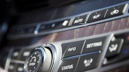 Infiniti M 2010 - panel sterowania wentylacją i nawiewem