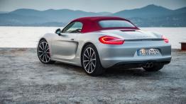Porsche Boxster - prezentacja w Saint Tropez - tył - reflektory włączone