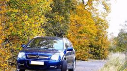 Opel Signum  Hatchback - galeria społeczności - przód - reflektory włączone