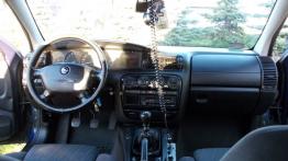 Opel Omega B Sedan - galeria społeczności - widok ogólny wnętrza z przodu