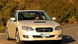 Subaru Legacy Sedan 2008 - widok z przodu