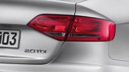 Audi A4 2007 - prawy tylny reflektor - wyłączony