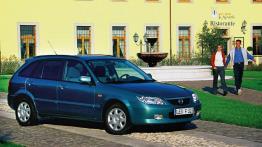 Mazda 323 - prawy bok