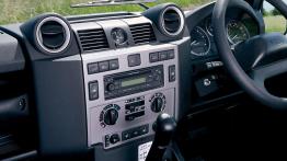 Land Rover Defender 2007 - kokpit