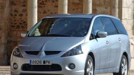 Mitsubishi Grandis - lewy bok