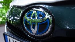 Czy wtyczka bardzo zmienia wygląd samochodu? Porównanie Priusa Plug-in z odmianą hybrydową Prius HEV