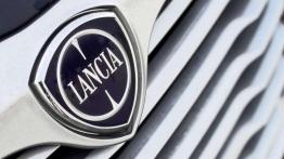 Hyundai Genesis 3.8 HTRAC vs. Lancia Thema 3.6 AWD - nie tylko Niemcy