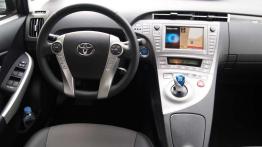 Zmusza do przemyśleń - Toyota Prius Plug-in Hybrid