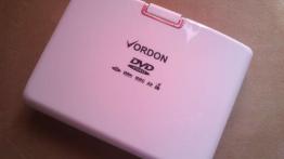 Przenośny odtwarzacz DVD marki Vordon - sposób na spokojną podróż?