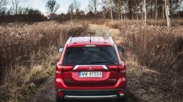 Mitsubishi Outlander 2.0 4WD CVT - galeria redakcyjna - widok z tyłu