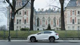 Lexus NX 300 - galeria redakcyjna (3) - lewy bok