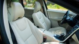Volvo XC60 Facelifting 2.0 D4 181KM - galeria redakcyjna - widok ogólny wnętrza z przodu