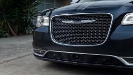 Chrysler 300C Platinum 2015 - grill