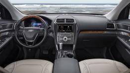 Ford Explorer 2016 - pełny panel przedni