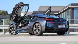 BMW i8 362KM - galeria redakcyjna (2) - widok z tyłu
