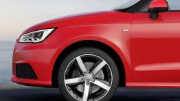 Audi A1 TFSI Facelifting R-Line (2015) - lewe przednie nadkole